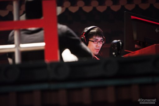 ���������꡼ No.099�Υ���ͥ������ / �ȥåץץ쥤�䡼ã�ˤ��֥���V����§�ȡ��ʥ��ȡ�Red Bull Tower of Pride�ץե��ȥ�ݡ��ȡ�ͥ���Ϥ����Τ�����μ��