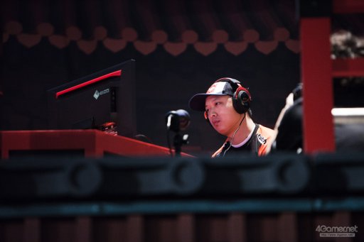 ���������꡼ No.100�Υ���ͥ������ / �ȥåץץ쥤�䡼ã�ˤ��֥���V����§�ȡ��ʥ��ȡ�Red Bull Tower of Pride�ץե��ȥ�ݡ��ȡ�ͥ���Ϥ����Τ�����μ��