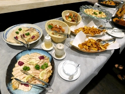 画像ギャラリー No.004のサムネイル画像 / 「天下統一恋の乱 Love Ballad 〜華の章〜」お食事会イベント第2弾。イケメン俳優が演じる明智光秀も登場した宴をレポート