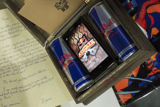 ���������꡼ No.001�Υ���ͥ������ / �֥���IV�פ��������Red Bull Kumite�Υ˥�����Ѥ����ꡣ28��22��30����