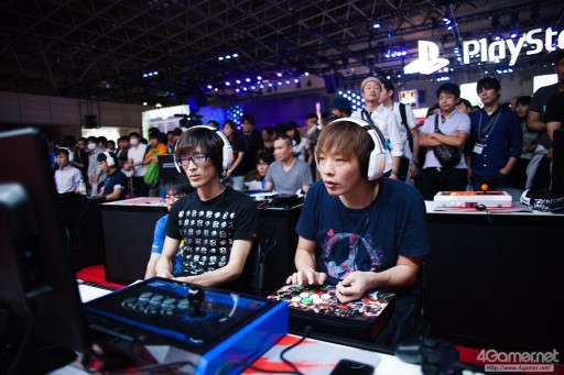 ꡼ No.009 | TGS 2015ؤΥåȤϤμˡ Ķϥ٥襤Ÿ줿֥ȥ饹ȥ꡼ȥեIV Twitter¶ޤȤ