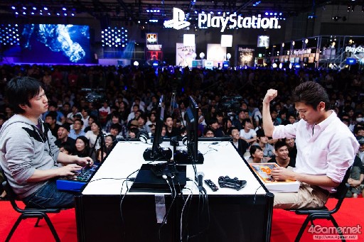 ꡼ No.032 | TGS 2015ؤΥåȤϤμˡ Ķϥ٥襤Ÿ줿֥ȥ饹ȥ꡼ȥեIV Twitter¶ޤȤ