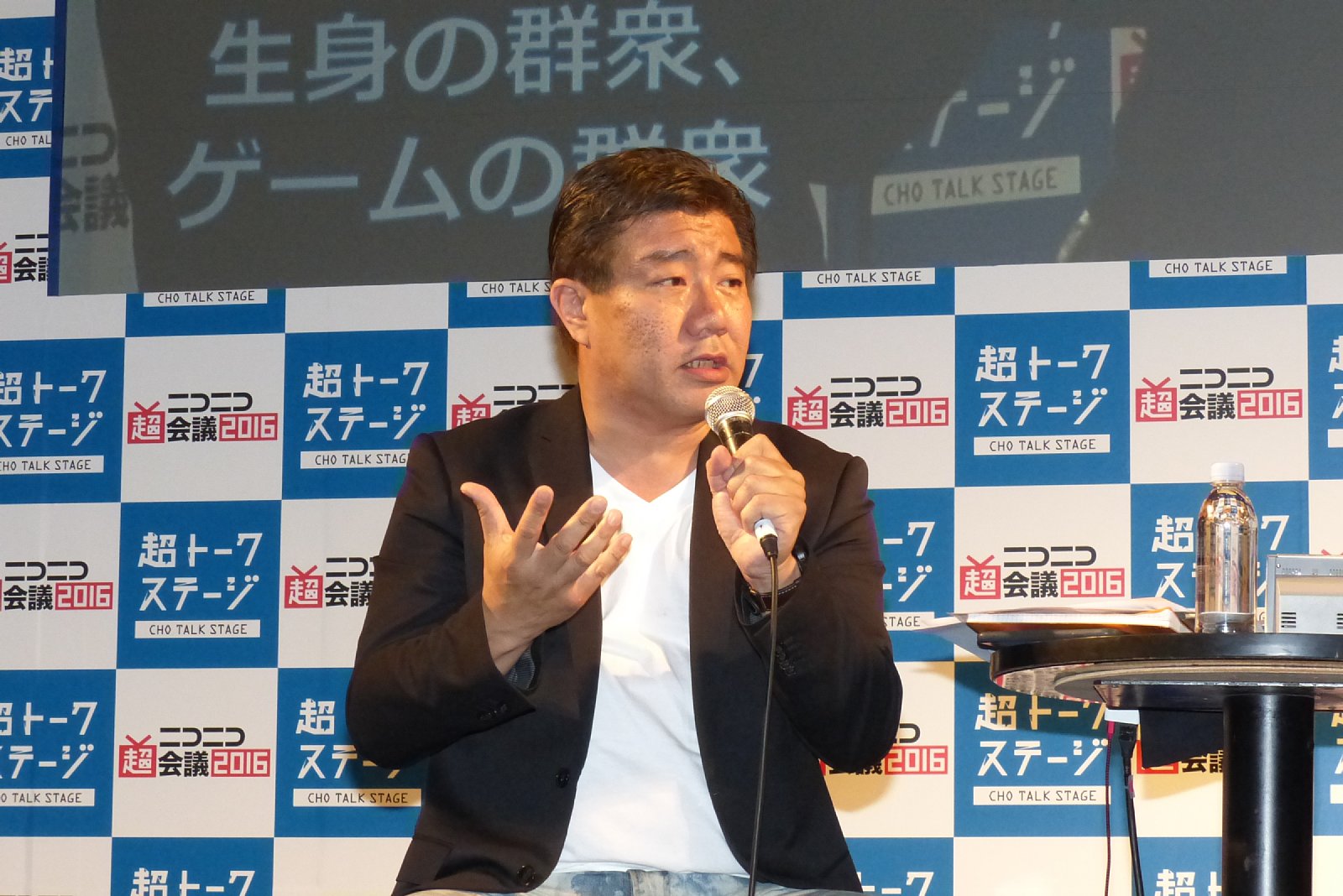 「シーマン」斎藤由多加氏と「Ingress」ジョン・ハンケ氏の対談がニコニコ超会議で実現。異能のクリエイタートーク「生身の群衆、ゲームの群衆」をレポート「シーマン」斎藤由多加氏と「Ingress」ジョン・ハンケ氏の対談がニコニコ超会議で実現。異能のクリエイタートーク「生身の群衆、ゲームの群衆」をレポート