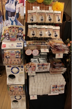 画像ギャラリー No.005のサムネイル画像 / お帰り先生……いや,お帰りなさいませ“ご主人様”。「バトルガールハイスクール」コラボカフェ第2弾の様子をフォトレポート形式でお届け