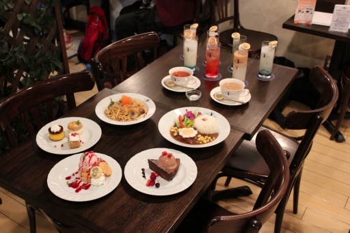 画像ギャラリー No.016のサムネイル画像 / お帰り先生……いや,お帰りなさいませ“ご主人様”。「バトルガールハイスクール」コラボカフェ第2弾の様子をフォトレポート形式でお届け