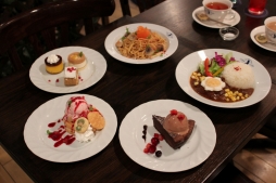 画像ギャラリー No.017のサムネイル画像 / お帰り先生……いや,お帰りなさいませ“ご主人様”。「バトルガールハイスクール」コラボカフェ第2弾の様子をフォトレポート形式でお届け