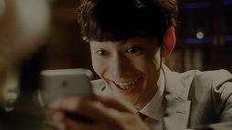 画像ギャラリー No.008のサムネイル画像 / 「MOBIUS FF」,「FF XIII」とのコラボを岡田将生さんと宮川大輔さんが伝えるテレビCMを放送