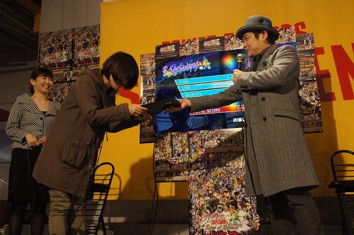 ���������꡼ No.009�Υ���ͥ������ / �֥��祸��δ�̯�����������������֥إ֥��ȯ�䡣��ë����쥳�˥��ԡ��ɥ若�󤬹ߤ�Ω�ä���ȯ�䵭ǰ���٥�Ȥ��ݡ���