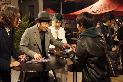 ���������꡼ No.010�Υ���ͥ������ / �֥��祸��δ�̯�����������������֥إ֥��ȯ�䡣��ë����쥳�˥��ԡ��ɥ若�󤬹ߤ�Ω�ä���ȯ�䵭ǰ���٥�Ȥ��ݡ���