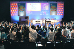 画像ギャラリー No.093のサムネイル画像 / 「ドラゴンクエスト夏祭り 2015」が開催。「ドラゴンクエストX」の「バージョン3.1」情報などが次々に公開された会場の模様をレポート