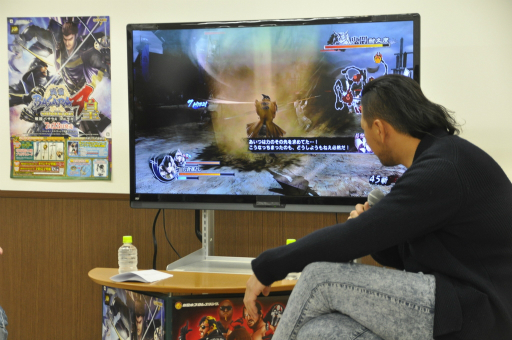 画像ギャラリー No.009のサムネイル画像 / 中邑真輔選手が自身のコスチュームへのこだわりを語った。「戦国BASARA4 皇」×新日本プロレスのコラボ記念対談をレポート