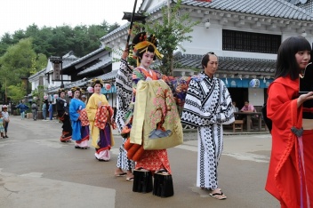 画像ギャラリー No.014のサムネイル画像 / にゃんまげもお出迎え。小林プロデューサーと回った「江戸ワンダーランド日光江戸村×戦国BASARA」コラボ体験ツアーをレポート