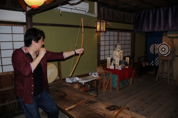 画像ギャラリー No.023のサムネイル画像 / にゃんまげもお出迎え。小林プロデューサーと回った「江戸ワンダーランド日光江戸村×戦国BASARA」コラボ体験ツアーをレポート