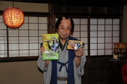 画像ギャラリー No.025のサムネイル画像 / にゃんまげもお出迎え。小林プロデューサーと回った「江戸ワンダーランド日光江戸村×戦国BASARA」コラボ体験ツアーをレポート