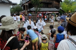 画像ギャラリー No.032のサムネイル画像 / にゃんまげもお出迎え。小林プロデューサーと回った「江戸ワンダーランド日光江戸村×戦国BASARA」コラボ体験ツアーをレポート