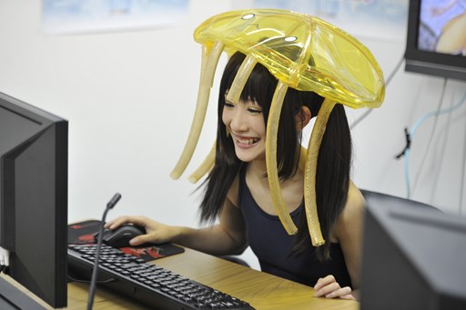 画像ギャラリー No.002のサムネイル画像 / 「Crystal Crest」キャラクターの声を演じる成賀くるみさん,兎味ペロリナさんによるプレイ動画が公開に