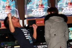 画像ギャラリー No.007のサムネイル画像 / AC「スクール オブ ラグナロク」をプロゲーマー・ふ〜ど氏がじっくり解説。ロケテスト会場で収録した直撮りプレイムービー&ロケテ大会レポート