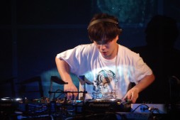 ꡼ No.011 | crossbeats REV. SHARING DJ PARTY -2017 SPRING-ץեȥݡȡ8̾Υƥȿؤ4ְʾˤ錄Ǯ饤֤򷫤깭