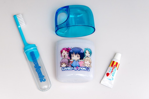 画像ギャラリー No.003のサムネイル画像 / 「LOVELY×CATION1&2」限定版からハミガキセットなどの写真が公開