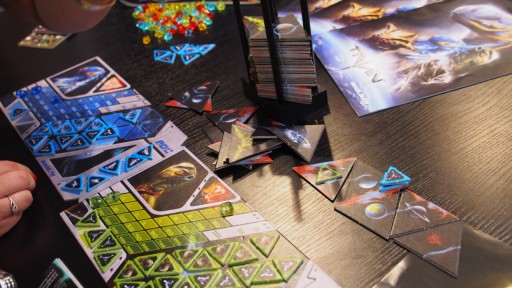 ꡼ No.003 | Kickstarterޤ줿ݡȯSF륲Galaxy of Trianץӥ塼ʥȥ˺̤줿ǥ륫