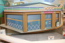 画像ギャラリー No.008のサムネイル画像 / 「妖怪ウォッチ オフィシャルショップ ヨロズマート」が10月23日にオープン。レベルファイブの日野晃博社長も駆けつけた内覧会をレポート