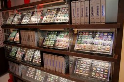 画像ギャラリー No.014のサムネイル画像 / 「妖怪ウォッチ オフィシャルショップ ヨロズマート」が10月23日にオープン。レベルファイブの日野晃博社長も駆けつけた内覧会をレポート