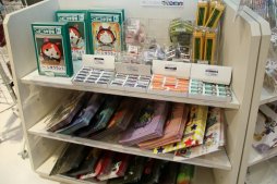 画像ギャラリー No.015のサムネイル画像 / 「妖怪ウォッチ オフィシャルショップ ヨロズマート」が10月23日にオープン。レベルファイブの日野晃博社長も駆けつけた内覧会をレポート