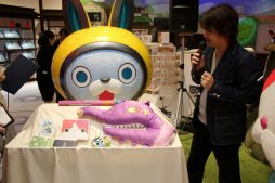 画像ギャラリー No.019のサムネイル画像 / 「妖怪ウォッチ オフィシャルショップ ヨロズマート」が10月23日にオープン。レベルファイブの日野晃博社長も駆けつけた内覧会をレポート