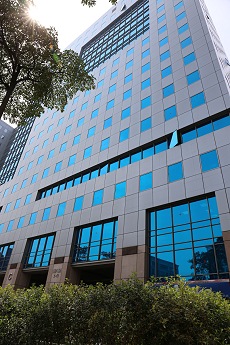 ���������꡼ No.001�Υ���ͥ������ / �ָ��ۻ����WEB�׳�ȯ���󥿥ӥ塼�����奷�꡼���Υ��ʥꥪ��ޤȤ᤿�֥饦��������ϤɤΤ褦�˺��줿�Τ�