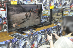 画像ギャラリー No.037のサムネイル画像 / カプコンの新作タイトル「デビル メイ クライ 4 スペシャルエディション」「大逆転裁判」「戦国BASARA4 皇」を先行体験できた合同イベントをレポート