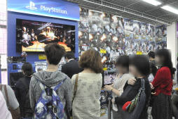 画像ギャラリー No.040のサムネイル画像 / カプコンの新作タイトル「デビル メイ クライ 4 スペシャルエディション」「大逆転裁判」「戦国BASARA4 皇」を先行体験できた合同イベントをレポート