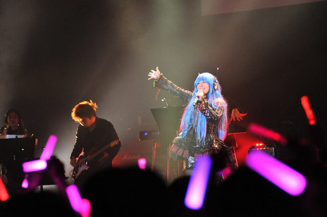 ���������꡼ No.026�Υ���ͥ������ / 1ǯ2����֤�Ȥʤ��Live 5pb. 2016�פ����š�17�ȤΥ����ƥ����Ȥ��б餷��������ˤޤĤ��ȡ�����Ԥ�줿���٥�Ȥ����ͤ��ݡ���