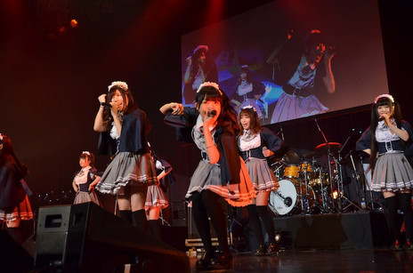 ���������꡼ No.032�Υ���ͥ������ / 1ǯ2����֤�Ȥʤ��Live 5pb. 2016�פ����š�17�ȤΥ����ƥ����Ȥ��б餷��������ˤޤĤ��ȡ�����Ԥ�줿���٥�Ȥ����ͤ��ݡ���