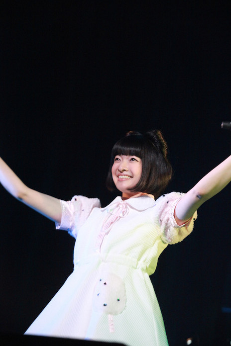 ���������꡼ No.049�Υ���ͥ������ / 1ǯ2����֤�Ȥʤ��Live 5pb. 2016�פ����š�17�ȤΥ����ƥ����Ȥ��б餷��������ˤޤĤ��ȡ�����Ԥ�줿���٥�Ȥ����ͤ��ݡ���