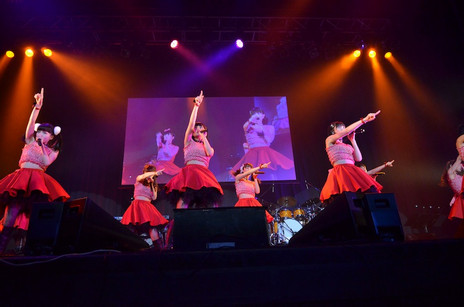 ���������꡼ No.051�Υ���ͥ������ / 1ǯ2����֤�Ȥʤ��Live 5pb. 2016�פ����š�17�ȤΥ����ƥ����Ȥ��б餷��������ˤޤĤ��ȡ�����Ԥ�줿���٥�Ȥ����ͤ��ݡ���