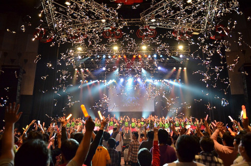 ���������꡼ No.071�Υ���ͥ������ / 1ǯ2����֤�Ȥʤ��Live 5pb. 2016�פ����š�17�ȤΥ����ƥ����Ȥ��б餷��������ˤޤĤ��ȡ�����Ԥ�줿���٥�Ȥ����ͤ��ݡ���