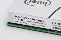画像集 No.010のサムネイル画像 / NVMe準拠のPCIe 3.0接続となるIntel製SSD「SSD 750」レビュー。SATA 6Gbps比で2倍以上という圧倒的な速度性能を確認する