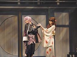 画像ギャラリー No.004のサムネイル画像 / 舞台「イケメン戦国」第6弾のゲネプロレポート。明智光秀に意地悪されたくなる,色気と優しさが詰まった公演の見どころを紹介!