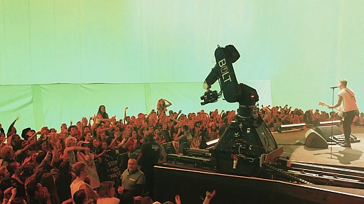 画像ギャラリー No.002のサムネイル画像 / 臨場感あふれるステージはこうして表現された。「Guitar Hero Live」のメイキングムービーが公開