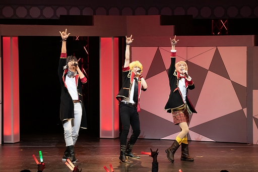 画像ギャラリー No.002のサムネイル画像 / 「アイ★チュウ」,ライブ「Live!!! アイ★チュウ ザ・ステージ〜Planète et Fleurs〜」が7月27日に開催