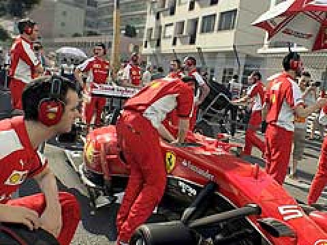 シリーズ最新作 F1 15 が早くも登場 F1の世界を 過酷さをも含めてリアルに再現しようとするゲームの概要を まとめて紹介