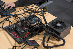 画像ギャラリー No.003のサムネイル画像 / Raven Ridge「Ryzen 5 2400G」「Ryzen 3 2200G」の統合型GPUでOverwatchとWoWs,PUBGは満足にプレイできるのか。実際に確かめてみた