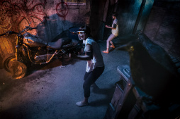 画像ギャラリー No.009のサムネイル画像 / プロジェクション・ゴーグルによって“新たなリアル”を獲得。USJの新アトラクション「バイオハザード・ザ・リアル3」を一足早く体験してきた