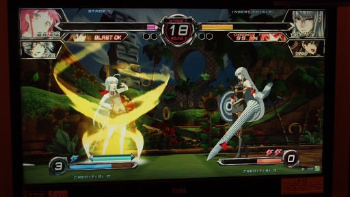 画像ギャラリー No.006のサムネイル画像 / 対戦シーンを“再燃”させる“イグニッション”。AC「電撃文庫 FIGHTING CLIMAX IGNITION」ロケテストレポート