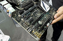 ［COMPUTEX］Intelの次世代CPU「Skylake」対応マザーボードが展示される。発売は夏の終わり頃か