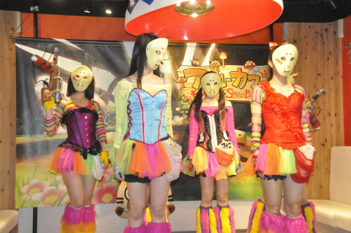 画像ギャラリー No.024のサムネイル画像 / モンハンとスイーツパラダイスがコラボした「アイルーカフェ」が本日オープン。ゲストに「仮面女子」のメンバーが登場した発表会の模様をレポート