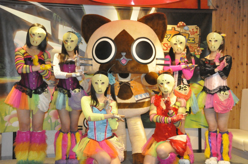 画像ギャラリー No.031のサムネイル画像 / モンハンとスイーツパラダイスがコラボした「アイルーカフェ」が本日オープン。ゲストに「仮面女子」のメンバーが登場した発表会の模様をレポート