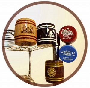 画像ギャラリー No.009のサムネイル画像 / 「モンスターハンター」のマスコットや紋章がプリントされた「ミニ木樽おちょこ」が登場