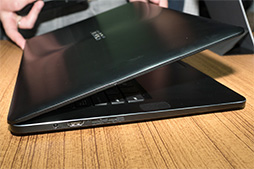 ���������꡼ No.009�Υ���ͥ������ / ��COMPUTEX��ASUS�ο���ZenBook�ϡ�GTX 1050 Ti��ܥ�ǥ�䳰�դ�����ե��å����ܥå����б������Ρ���PC�����ܤ�