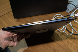 ���������꡼ No.013�Υ���ͥ������ / ��COMPUTEX��ASUS�ο���ZenBook�ϡ�GTX 1050 Ti��ܥ�ǥ�䳰�դ�����ե��å����ܥå����б������Ρ���PC�����ܤ�